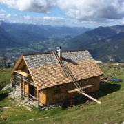 121_Kothalm_Traditionelle-Holzbauweise_Laerchenschindeldach